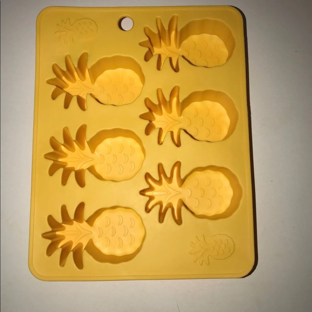 New pineapple mold